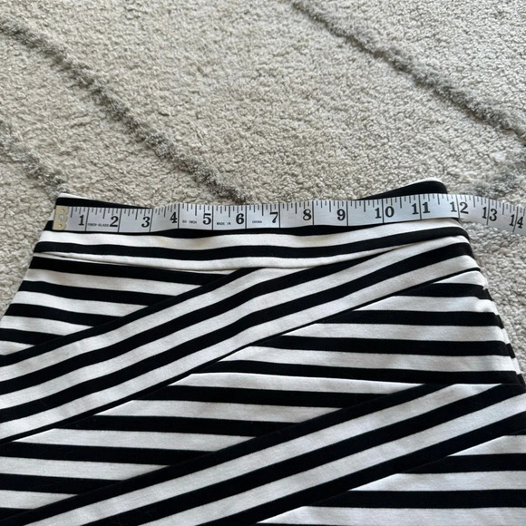 Express skirts silky satin black and black and white stripe pencil skirt 00 - Picture 5 of 9